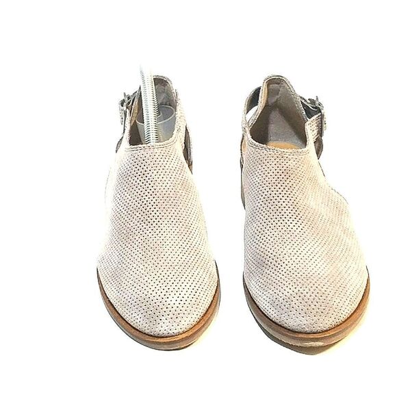 Crown Vintage.  - Picture 3 of 8